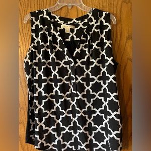 XL sleeveless black & white blouse